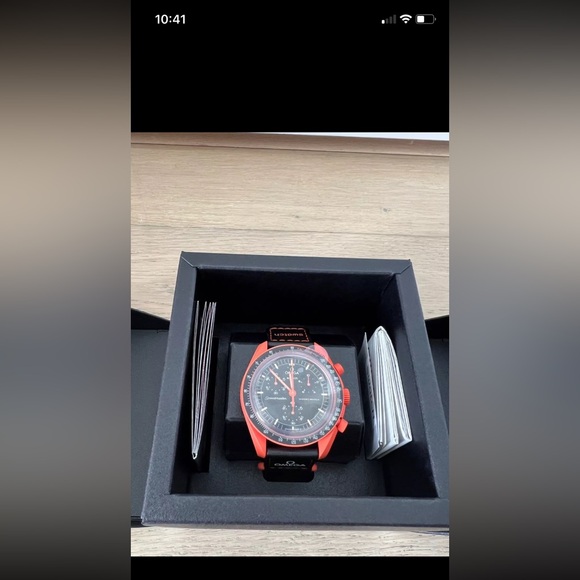 Swatch X Omega Moonswatch Mission On Earth Lava SO33O100 - BRAND NEW - Picture 6 of 7